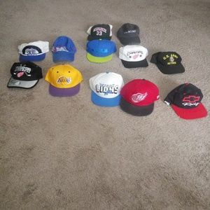 Lot off 12 vintage hats